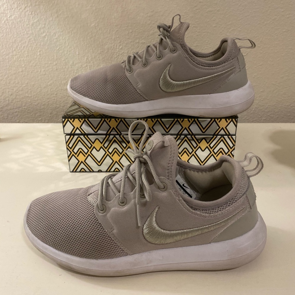 Nike Roshe One Shoes